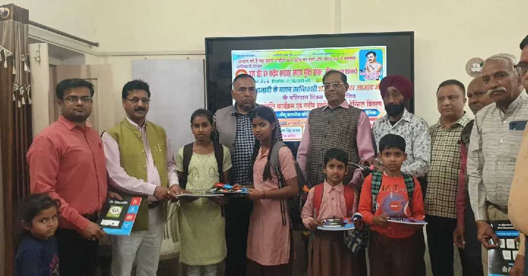 O₂ Classes: किताबें बाँटकर नहीं, सपने बाँटकर बदलाव की ओर एक कदम।